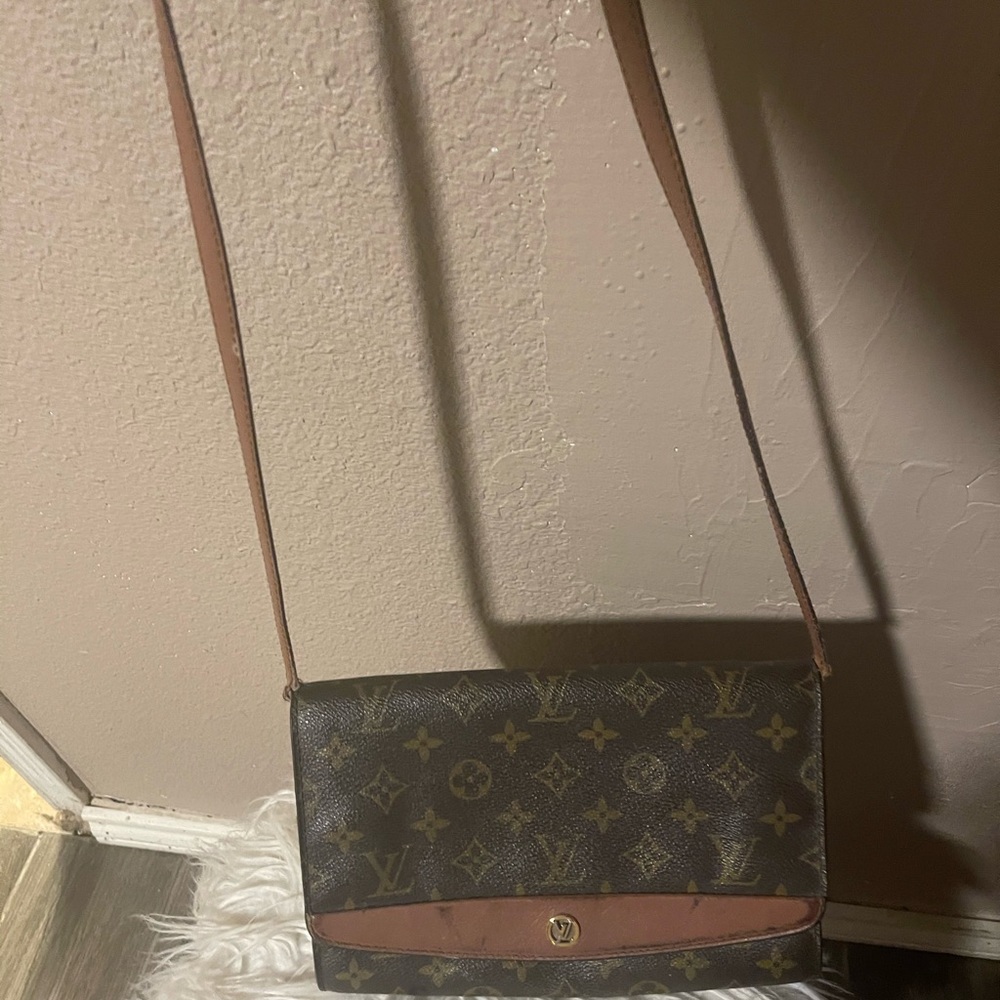 Autentic Vintage Louis Vuitton Redtired